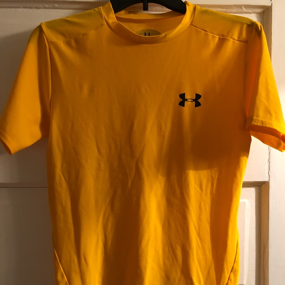 Under armour heat gear shirt size youth XL
